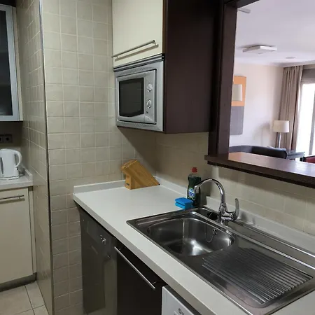 Family Spacious Apartment, Terrace, Kitchen, View, Free Parking And Wifi Benalmádena