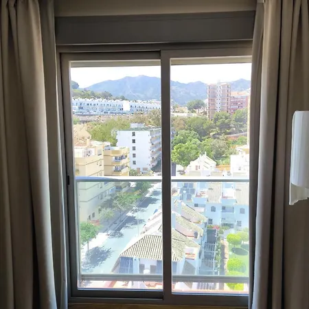 Family Spacious Apartment, Terrace, Kitchen, View, Free Parking And Wifi Benalmádena