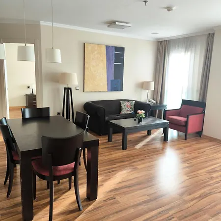 Family Spacious Apartment, Terrace, Kitchen, View, Free Parking And Wifi *
