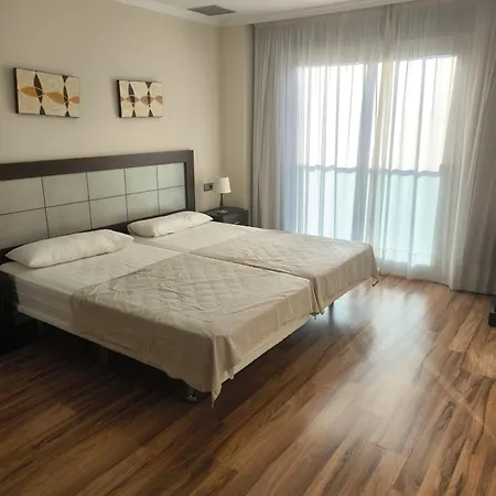 Daire Family Spacious Apartment, Terrace, Kitchen, View, Free Parking And Wifi